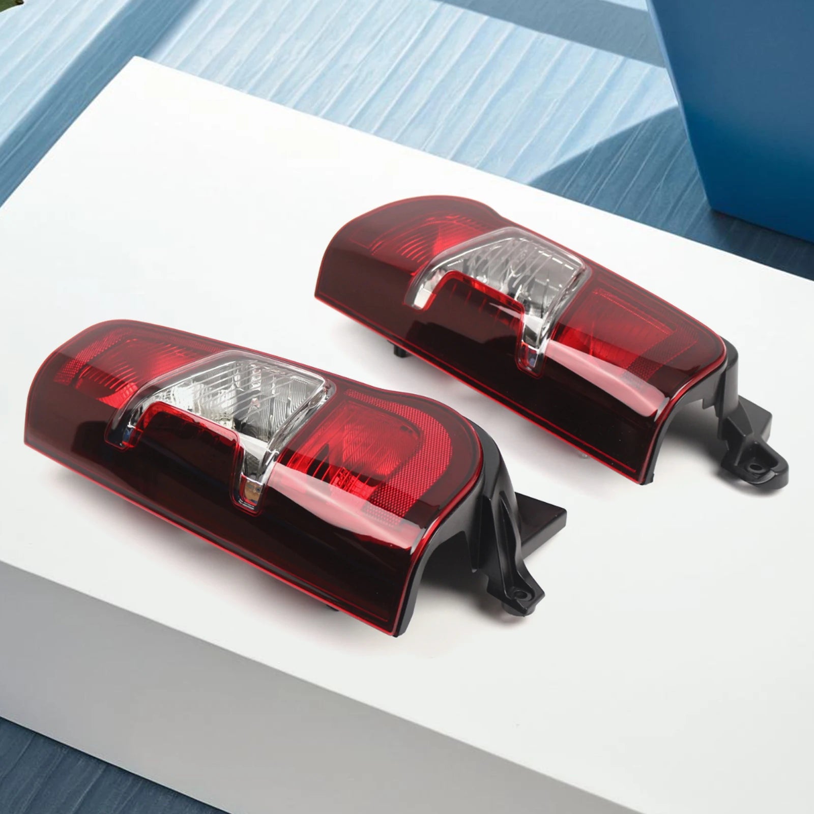 Feu arrière pour Citroën Berlingo & Peugeot Partner (2019–2024).